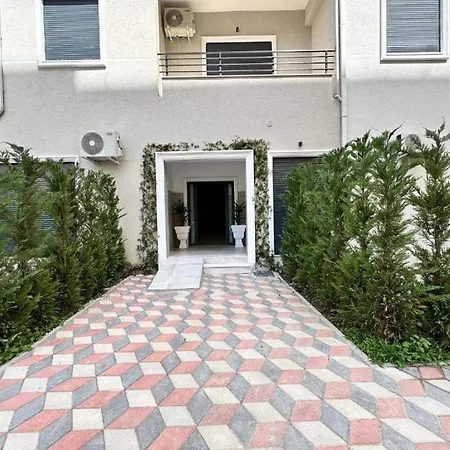 Topi Apartament Wlora